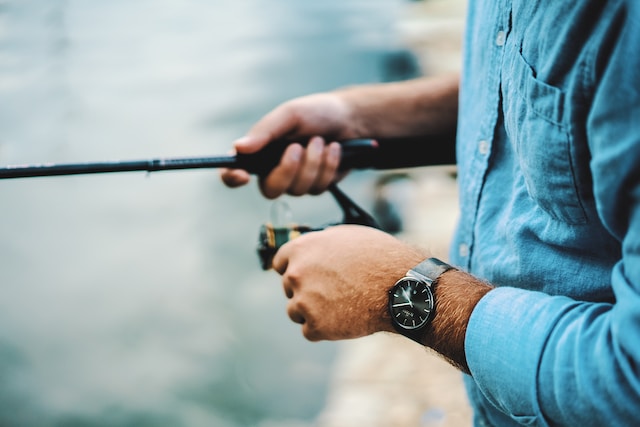 7 Simple Techniques for Successfully Getting Live Bait 3 photo of a man with a fishing rod