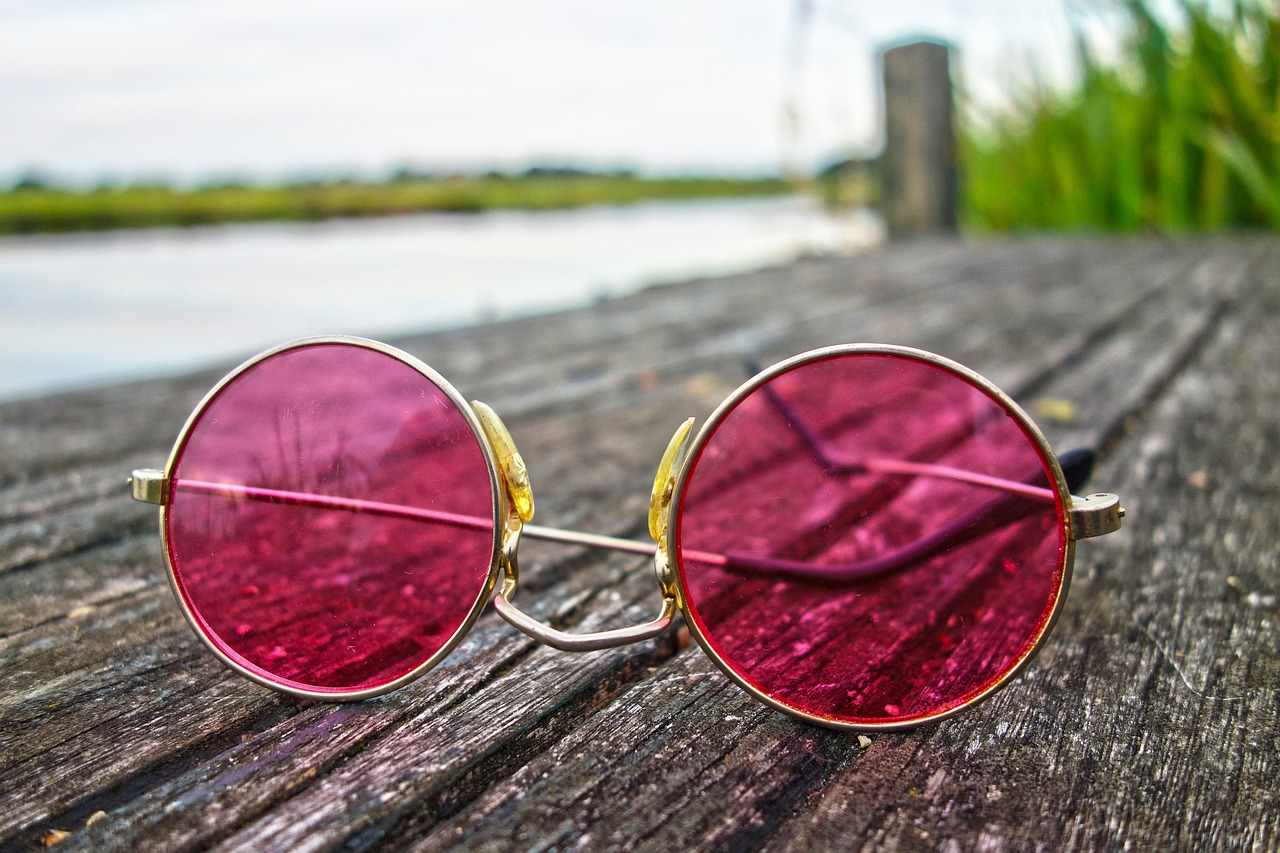 8 Reasons Why You Should Start Wearing SunglassesĀ