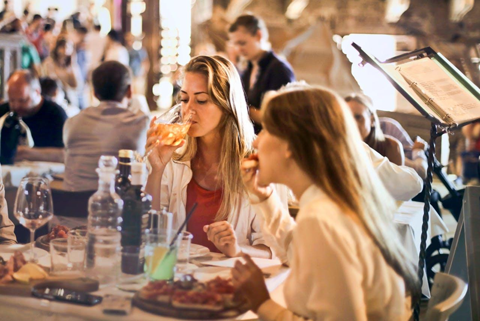Restaurant Business: 10 Tips to Run a Smooth Dining Experience 1 Restaurant Business: 10 Tips to Run a Smooth Dining Experience 1